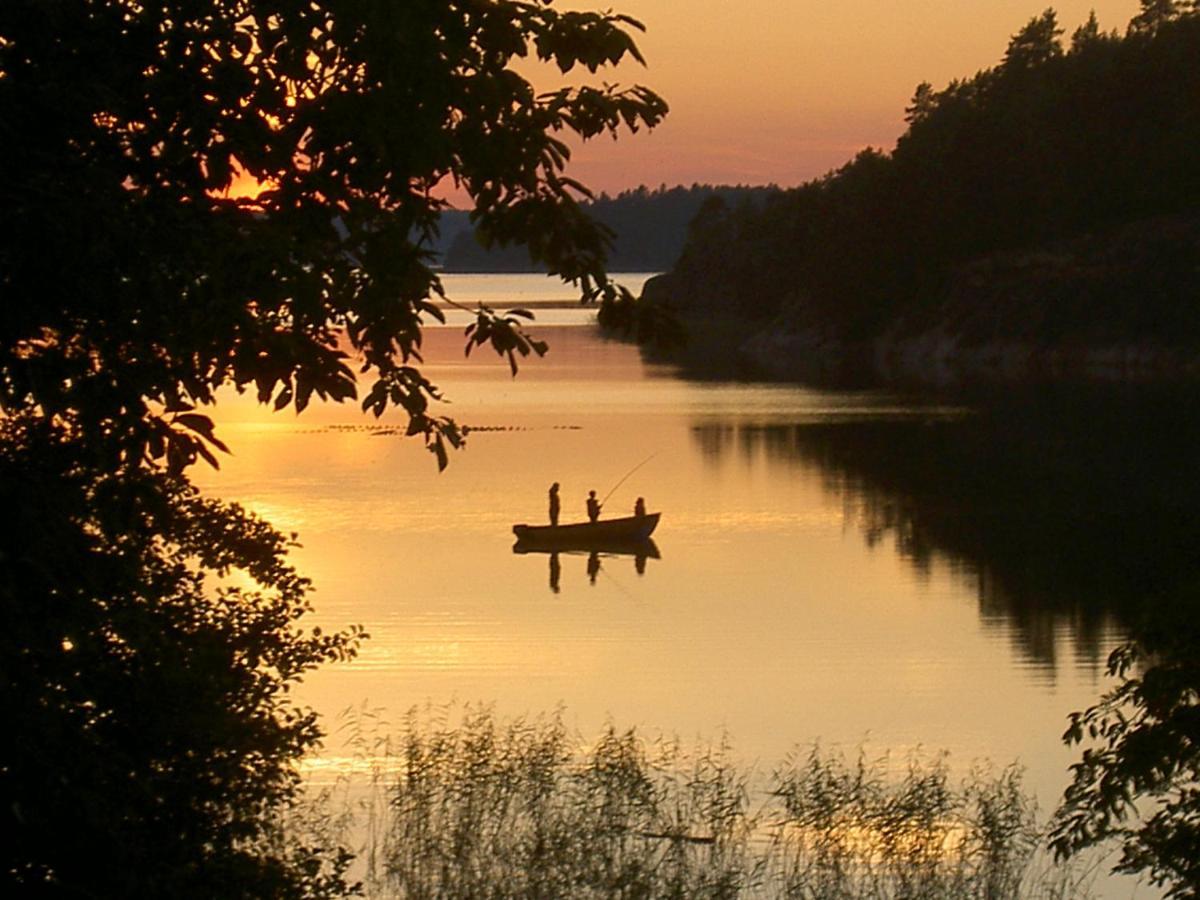 Вилла Gaerdsholmens Skaergardshemman "Eken" Edsbruk Экстерьер фото